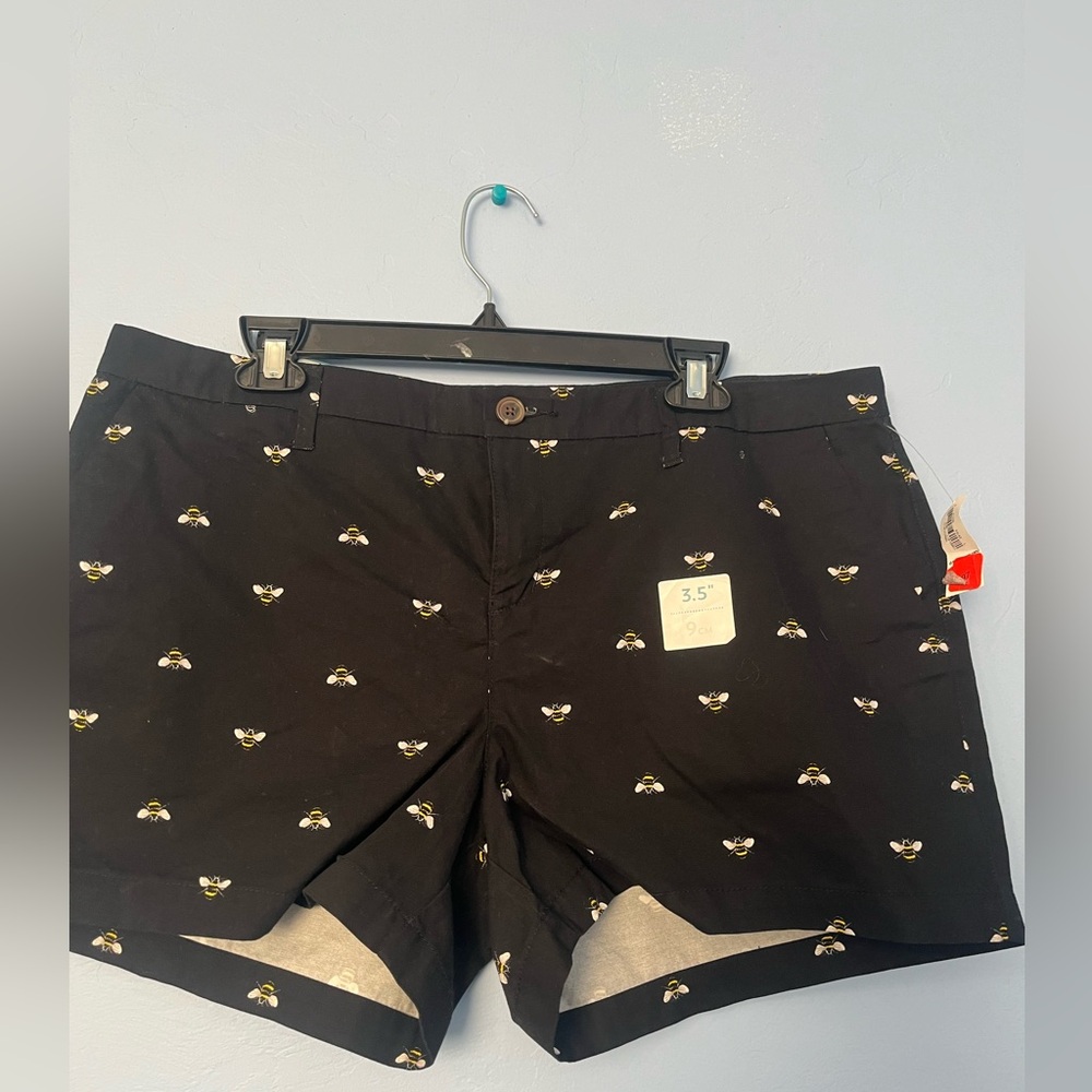Old navy black and bee shorts, sz14
